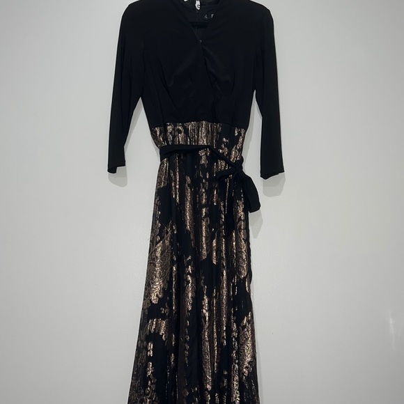 Be by Chetta B Dresses & Skirts - Be by Chetta B Black/Bronze Maxi Dress Size 4